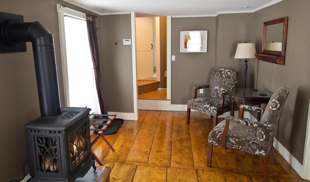 Superior Queen Room interior