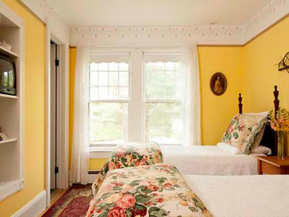 Deluxe Double or Twin Room interior